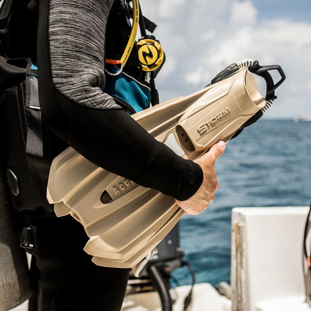 Aqualung Storm Fins – A Trusted Choice for Travel and Barefoot Diving