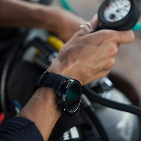 Suunto ocean all black on wrist of a diver