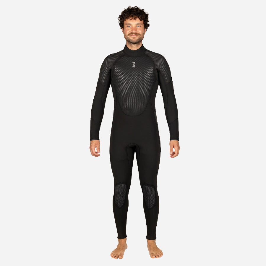 Fourth Element men’s Xenos ARC 7mm wetsuit made from Oceana natural rubber